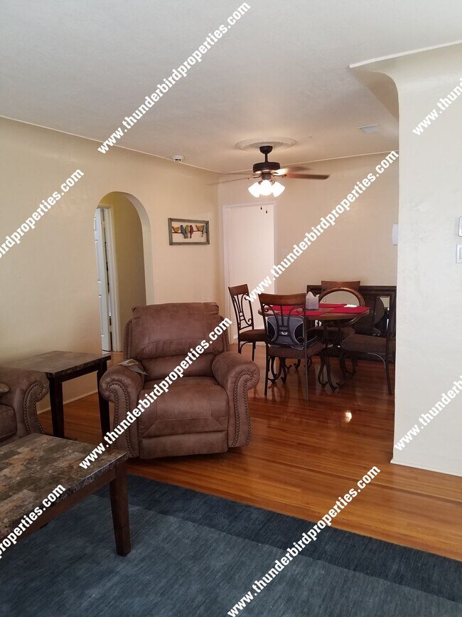 Foto del edificio - Fully Furnished in North Valley