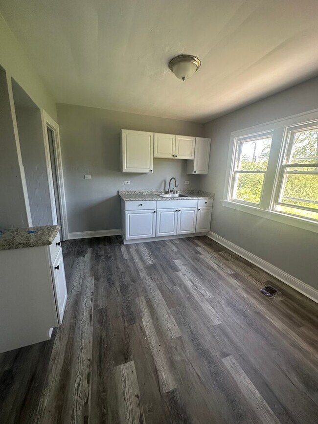 Foto del edificio - 5bd Single Section 8