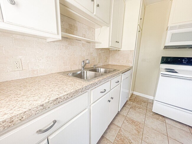 Building Photo - Cute 2 Bed - 1 Bath in Midwest City!