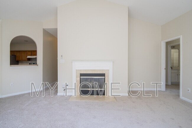 Foto del edificio - 15012 Rothesay Dr