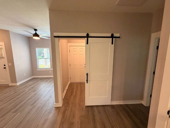 Foto del edificio - 23 Blair Ln