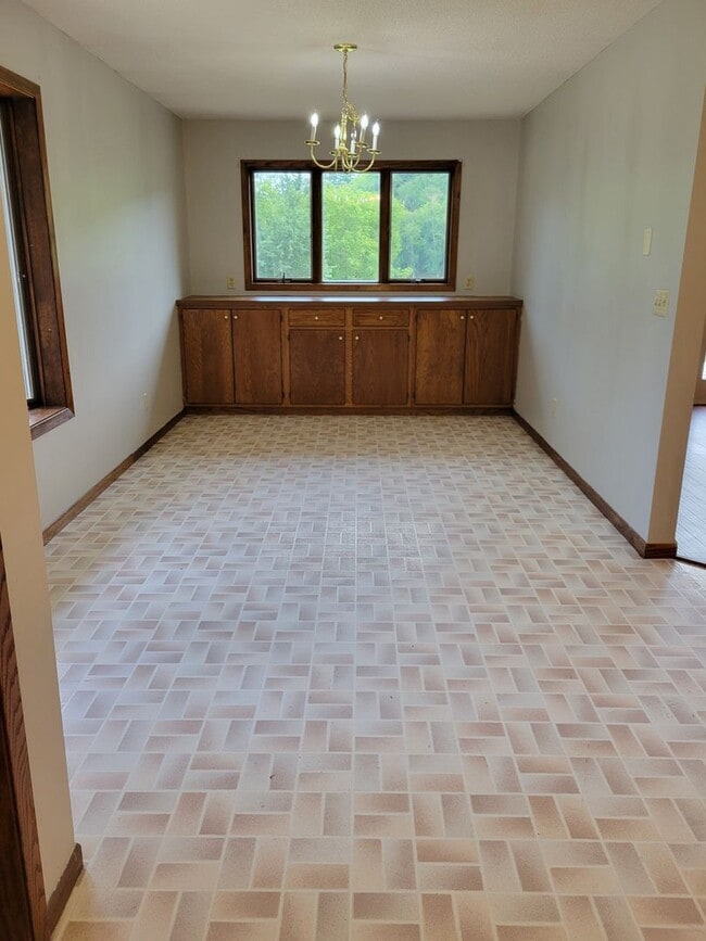 Building Photo - Single Family Home