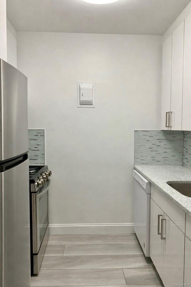 Building Photo - 269-10 Grand Central Pkwy