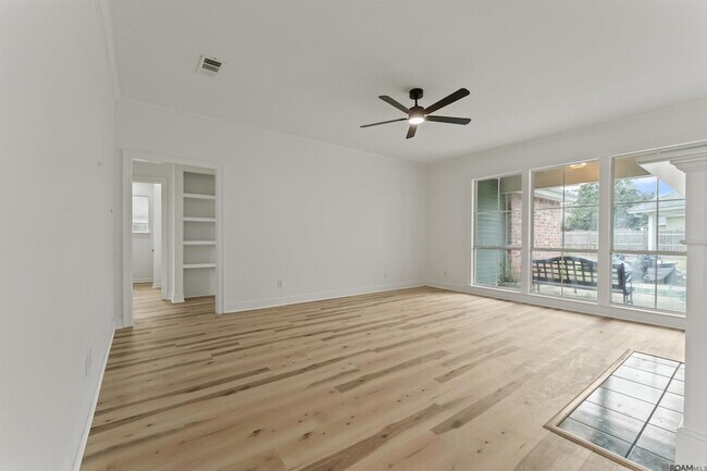 Foto del edificio - 18516 Lakefield Ave