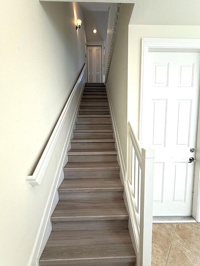 Foto del edificio - 960 Millbrae Ct