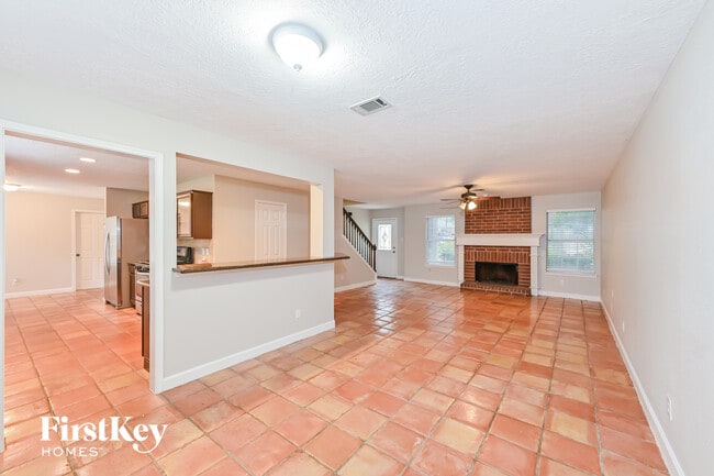 Foto del edificio - 1402 Green Tree Dr