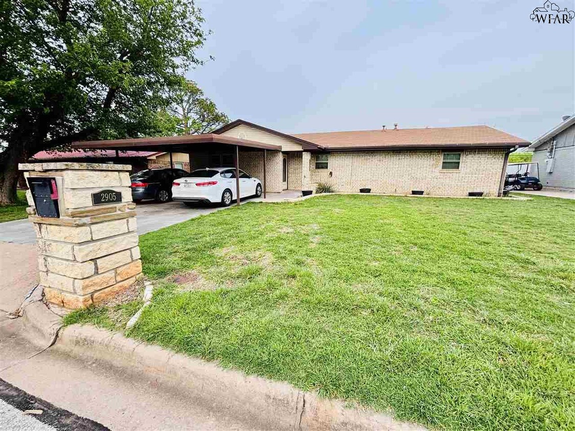 Primary Photo - 2905 S Bandera Dr