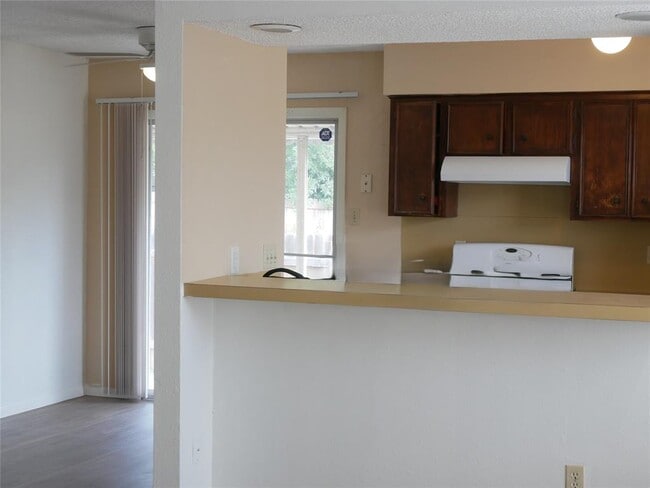 Building Photo - 2005 Old W Pl