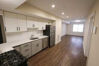 Building Photo - 332 Talbot Ave