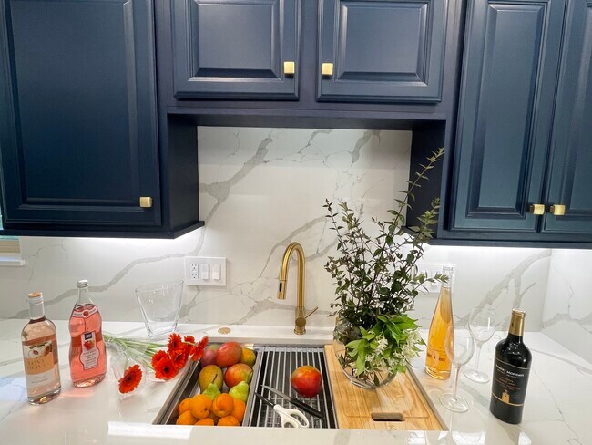 newly remodeled kitchen - 4708 Park Granada Park