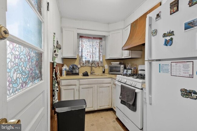 Building Photo - 1617 S Newkirk St