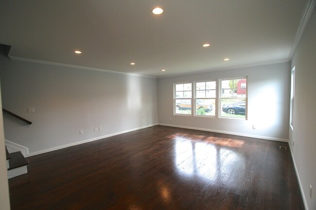 Photo - 41 Mohegan Ave Townhome