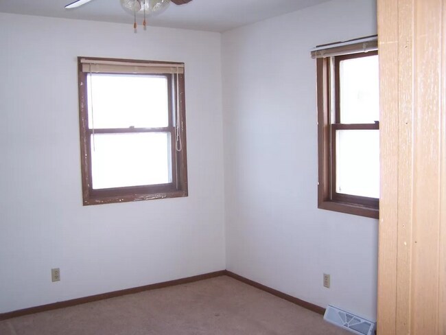 Building Photo - 323 N Lexington Pky