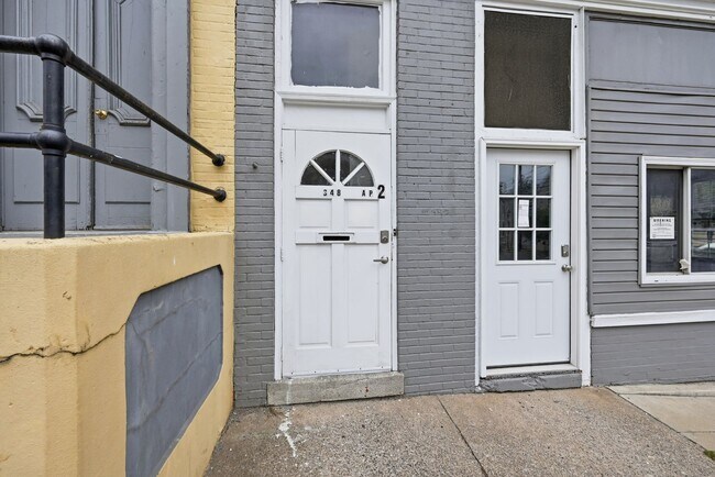 Foto del edificio - 348 N 6th St