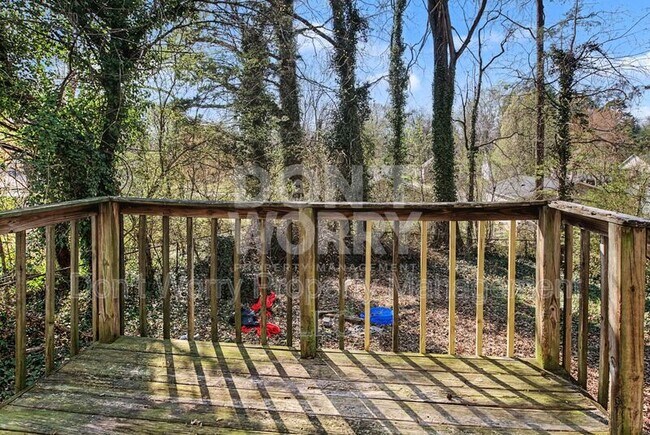 Building Photo - 1118 Duke St