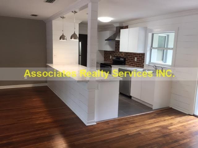 Building Photo - 3 Bedroom, 2 Bath Home in NW Gainesville. FULLY FENCED BACKYARD!!!