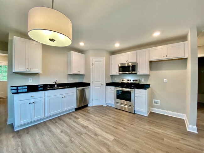 Building Photo - Beautiful Home!