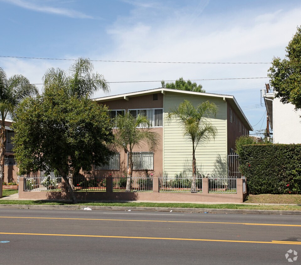 Building Photo - 17957 Roscoe Blvd