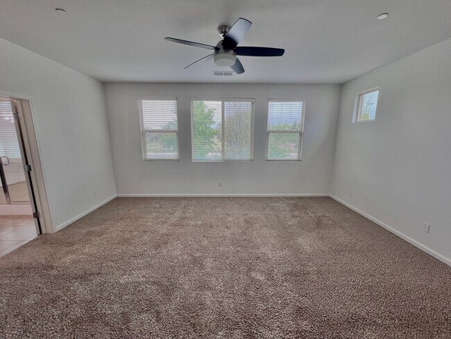 Foto del edificio - $2,695 Ashlan & Dewolf, 4 bedroom - Buckin...