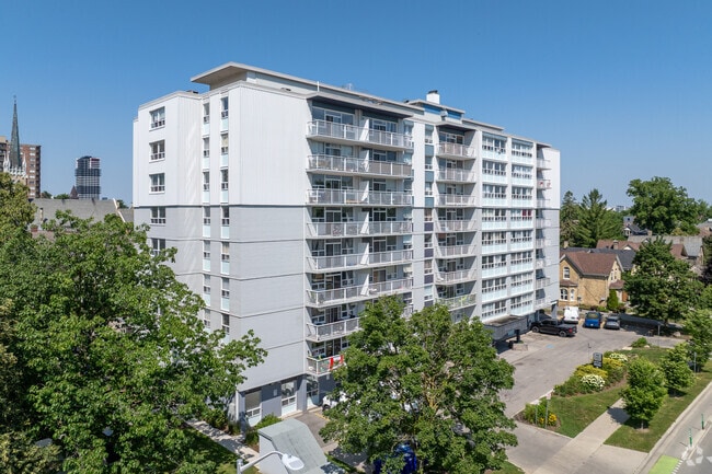 Building Photo - Four Seasons