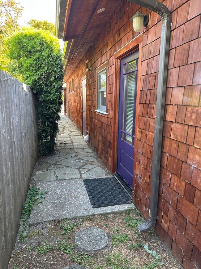 Building Photo - Charming Studio Loft in Arcata – Close to ...