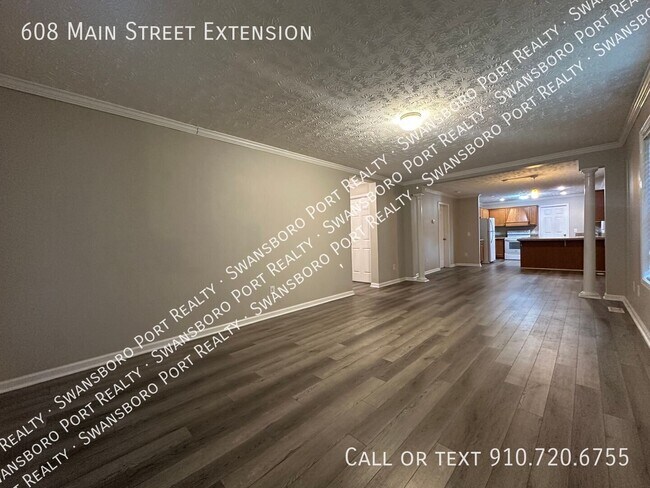 Foto del edificio - 608 Main St Ext