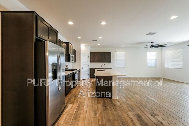Foto del edificio - 10163 W Crittenden Ln