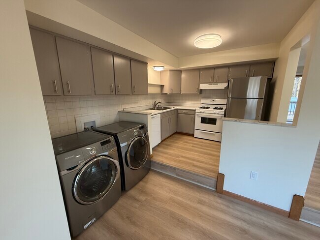 Lavadora y secadora incluidas - 757 Southeast Ave