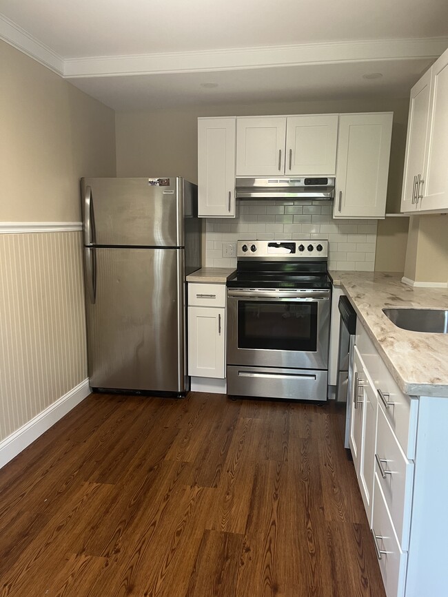 Kitchen - 715 Cattell St