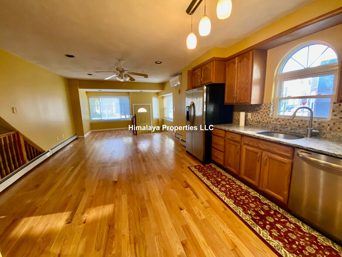 Foto principal - 250 Western Ave