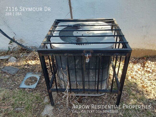 Building Photo - 7116 Seymour Dr | $900 | 2 Bed, 2 Bath