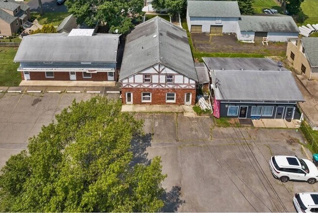 Building Photo - 39 Mine St