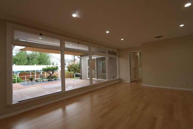 Building Photo - Westchester Home in Kentwood Neighborhood