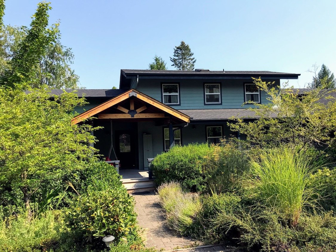 Primary Photo - 4 br, 4 bath House - 1837 Whistlers Park Rd