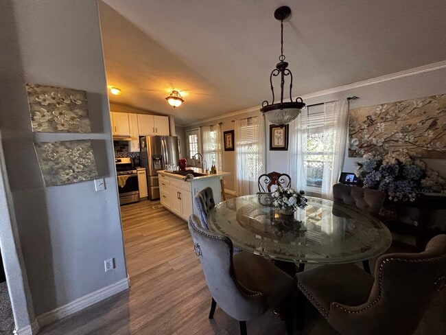 Dinning area - 11026 Redwood Rd