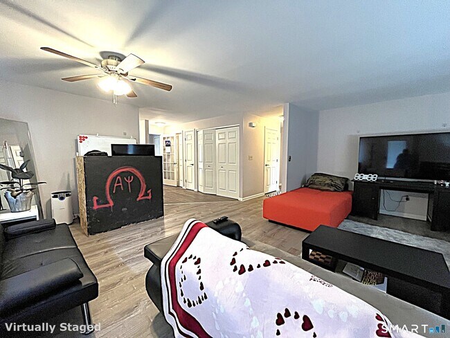Foto del edificio - 59 Stone Pond Rd