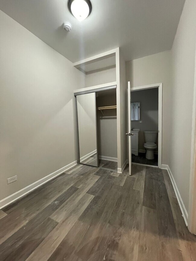 Foto del edificio - 3245 W 23rd St
