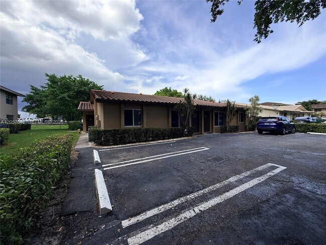 Building Photo - 10835 NW 45th St