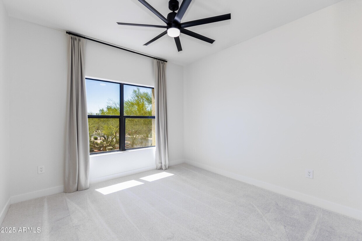 21320 N 56th St Unit 2001, Phoenix, AZ 85054 - Room for Rent in