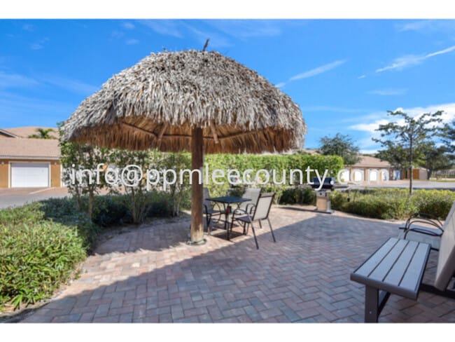 Foto del edificio - Fantastic Fully furnished 2 bedroom plus den 1 car garage condo in Casa Di Fiori.
