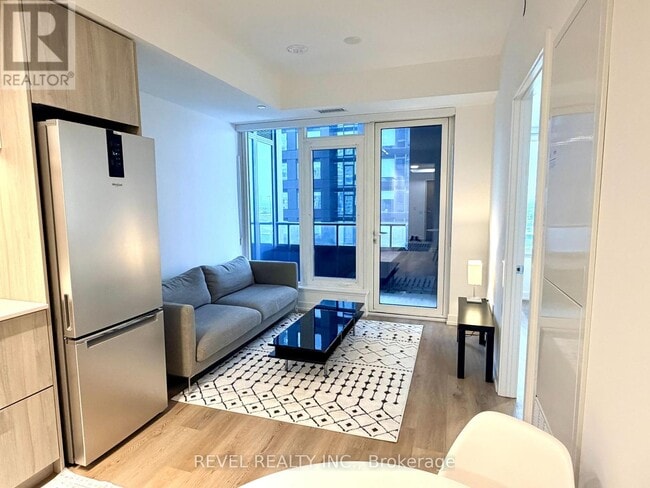 Photo du bâtiment - 395 Square One Dr