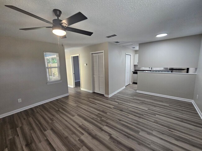 Foto del edificio - 1510 Arthur Ave