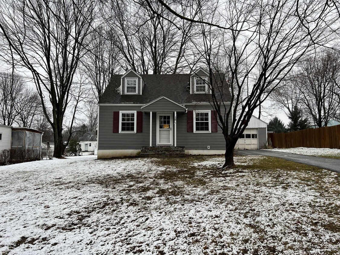 18 Kinderhook Dr, Poughkeepsie, NY 12603 House Rental in Poughkeepsie