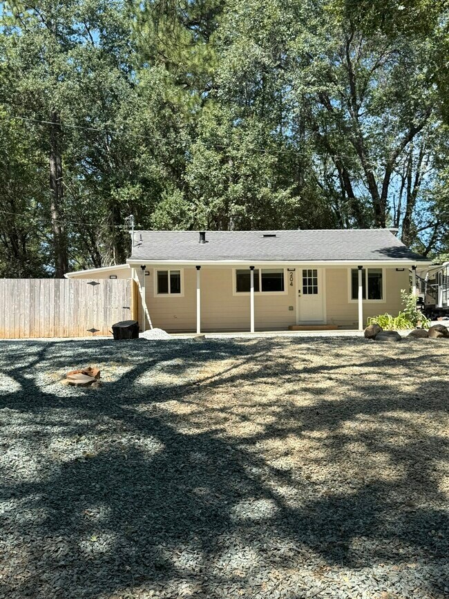 Foto del edificio - 204 Lambert Ln