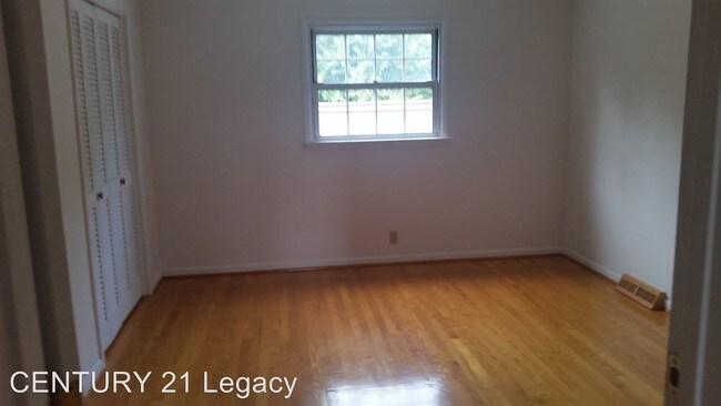 Building Photo - 4 br, 4 bath House - 111 October Ln