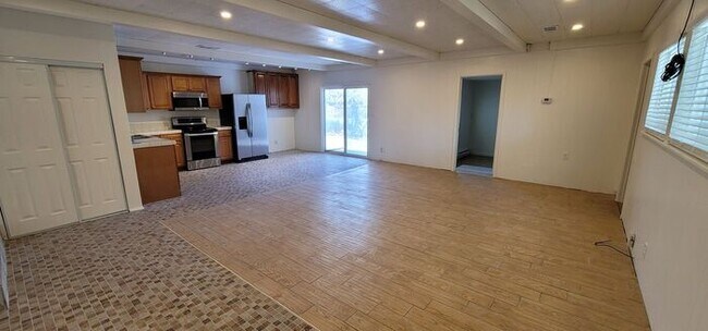 Building Photo - Sparks 2 Bed 1 bath plus bonus Room, newly...