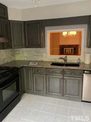 Foto del edificio - 6413 Andsley Dr