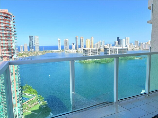 Foto del edificio - 3330 NE 190th St