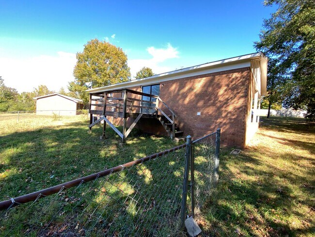 Foto del edificio - 6026 Emerald Ln