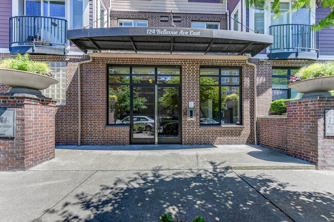 Building Photo - Space Need Views & 2 Parking Spots
